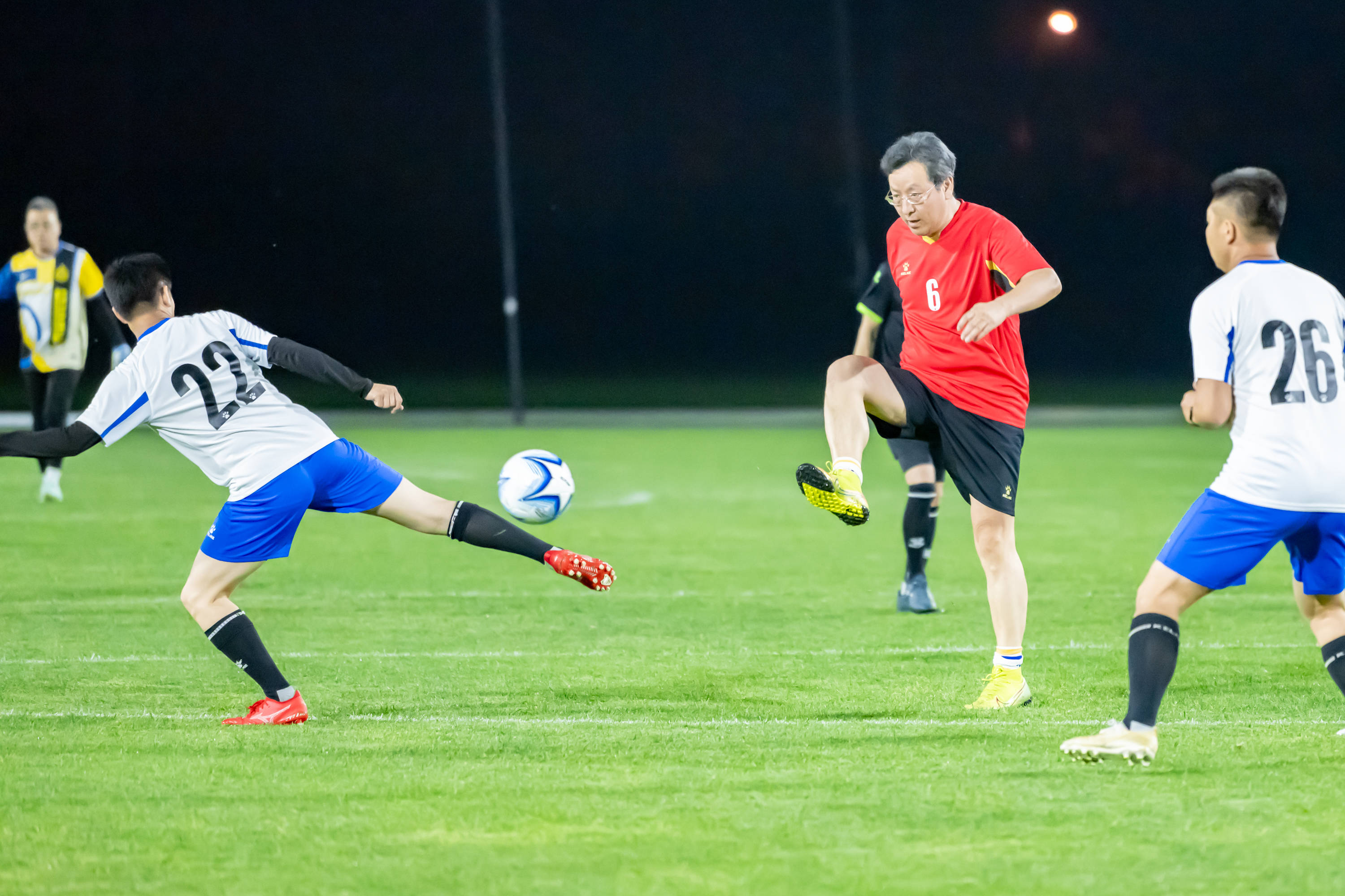 巴萨由于财 巴萨由于财