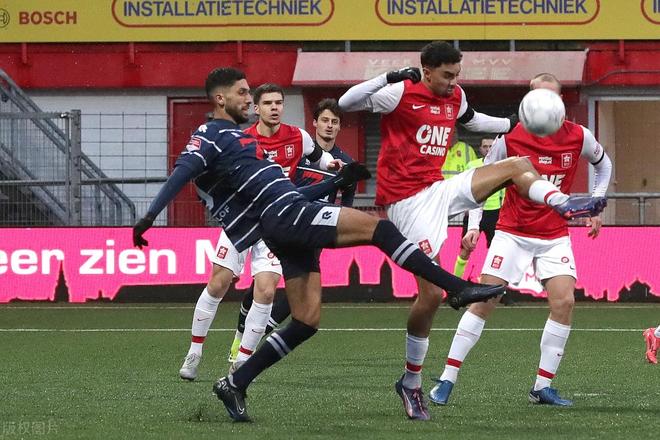 将球传给空 将球传给空