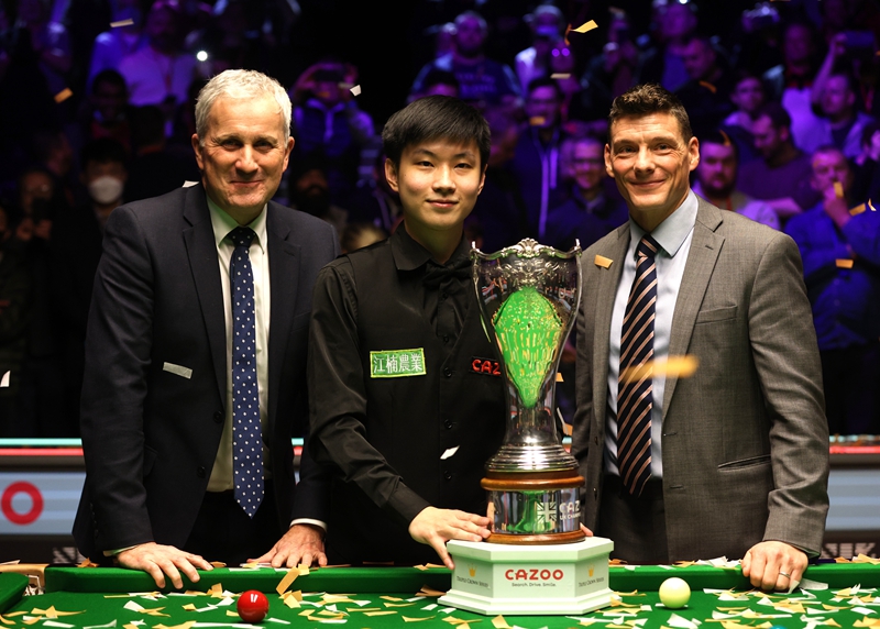 看到他身披 看到他身披